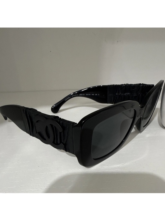 CHANEL Accessories - CHANEL Black Oversized Cat-Eye Sunglasses with Interlocking CC Temples